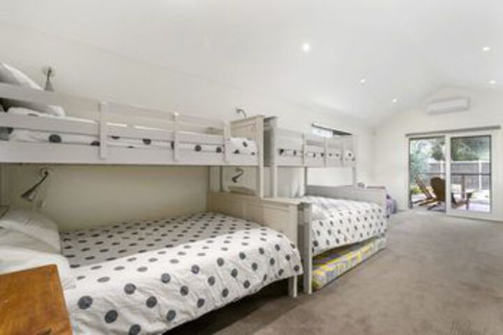 Room 4 of 12