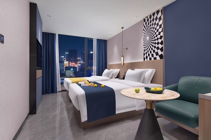 Room 10 of 31