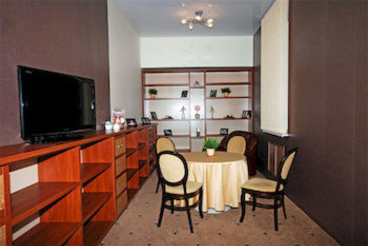 Room 10 of 13
