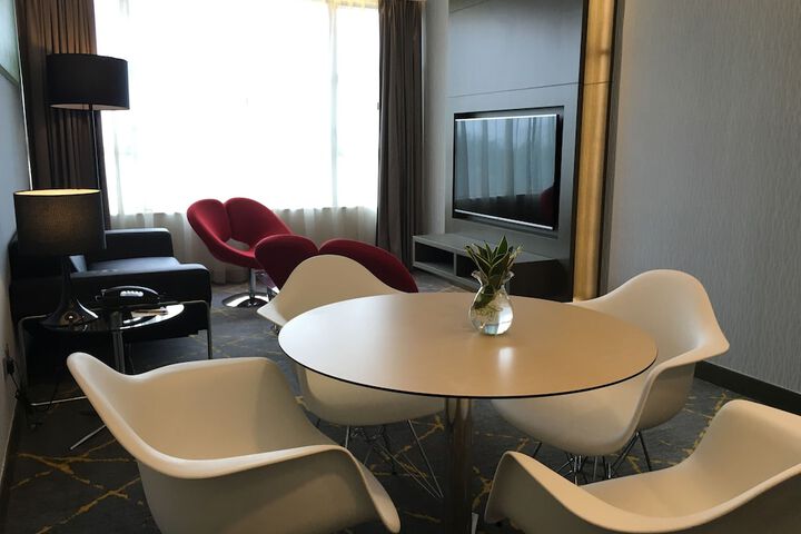 Room 8 of 43