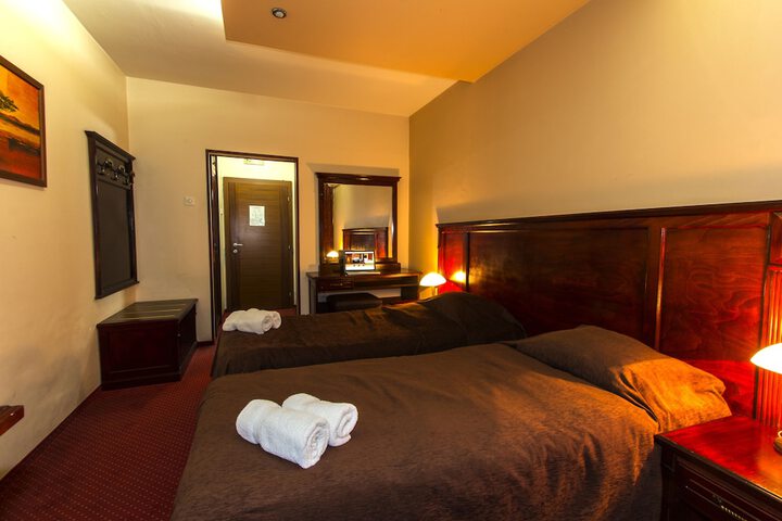 Room 11 of 36