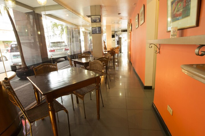 Dining 64 of 77
