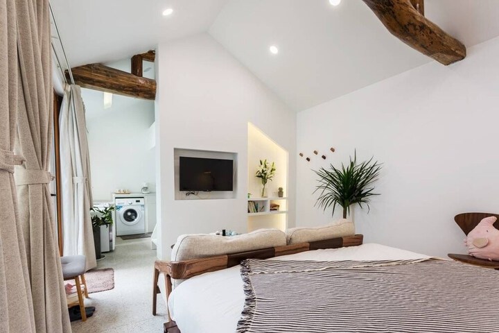 Room 5 of 34