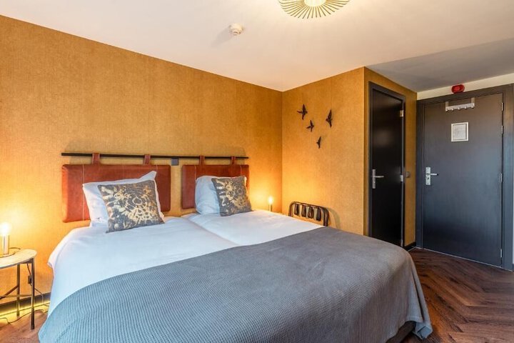 Room 2 of 11