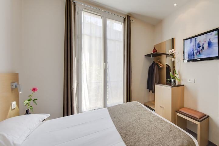 Room 4 of 48