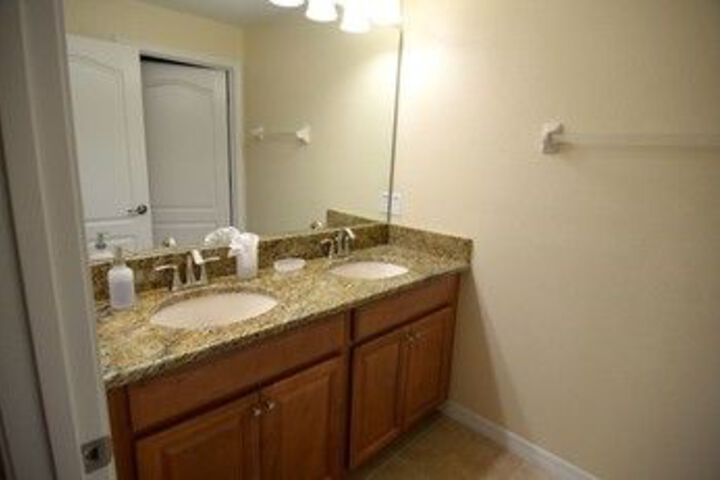Room 2 of 33