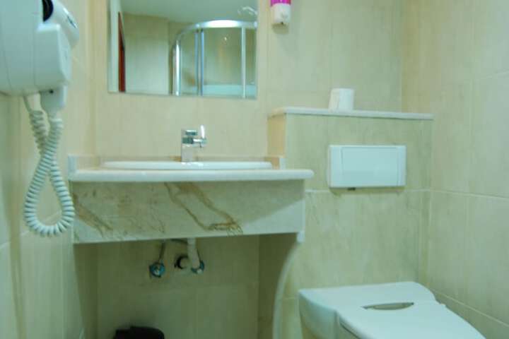 Room 12 of 17