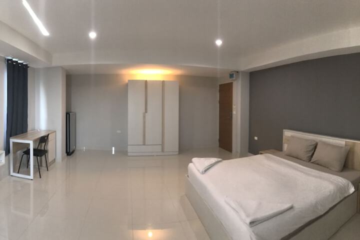 Room 7 of 68