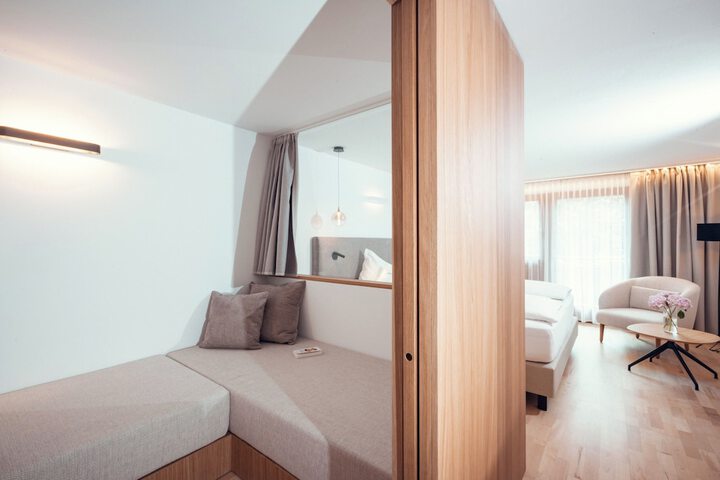Room 21 of 102