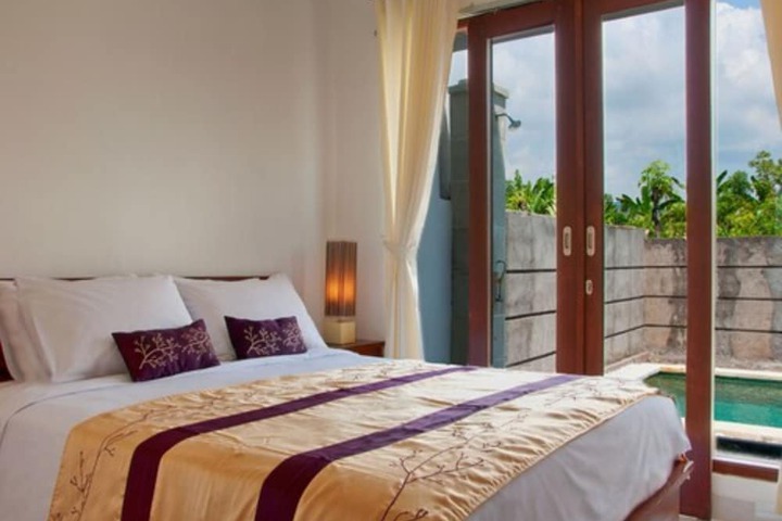Room 4 of 33