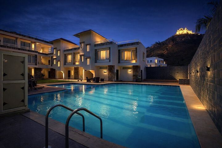Pool 33 of 51