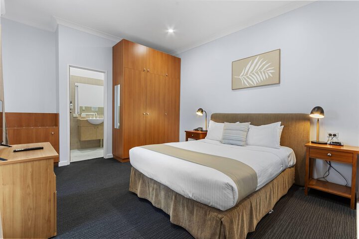 Room 33 of 64