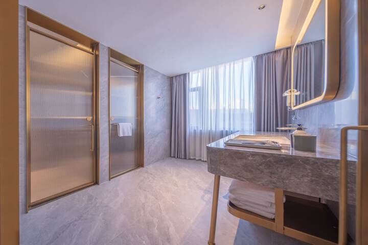 Room 9 of 9