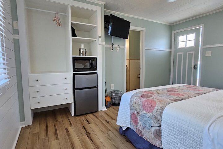 Room 18 of 147