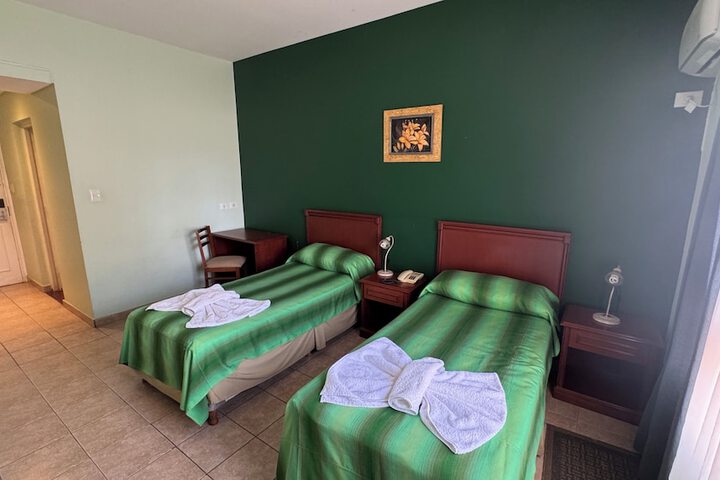 Room 33 of 138