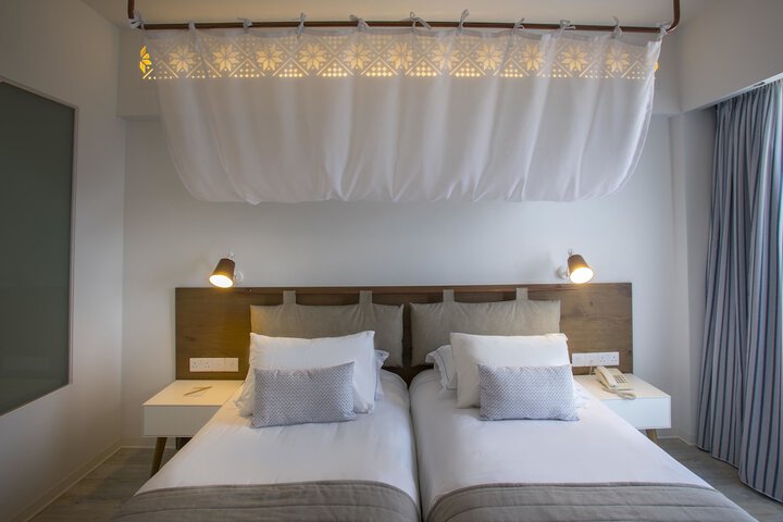 Room 4 of 72