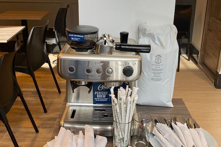 Breakfast/Coffee Service 23 of 26