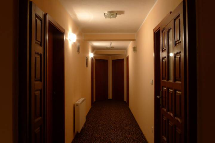 Ballroom/Hall 18 of 22