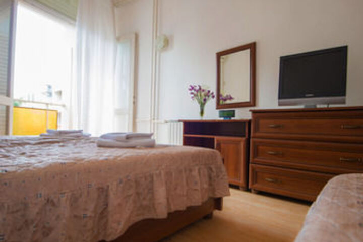 Room 11 of 30