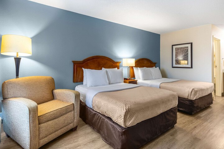 2 Double Beds (1 of 12)