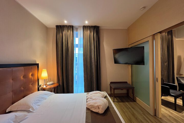 Room 61 of 233