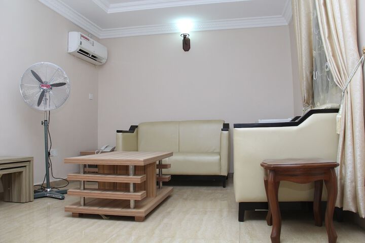 Room 13 of 35