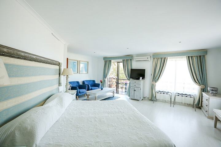 Room 33 of 148