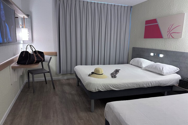 Room 16 of 118