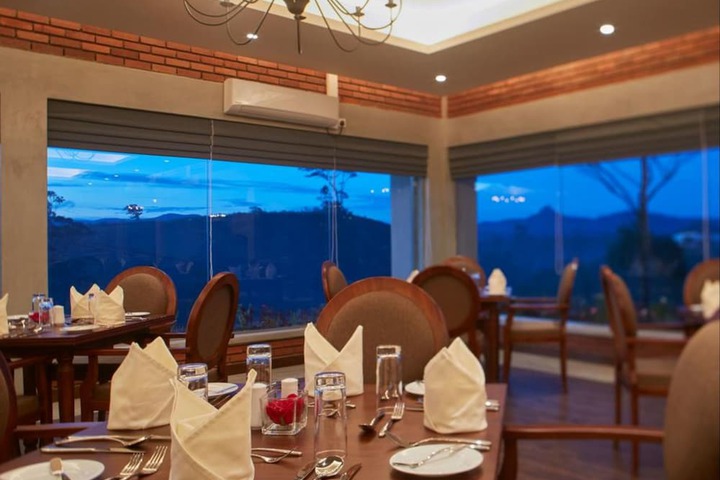Dining 44 of 71