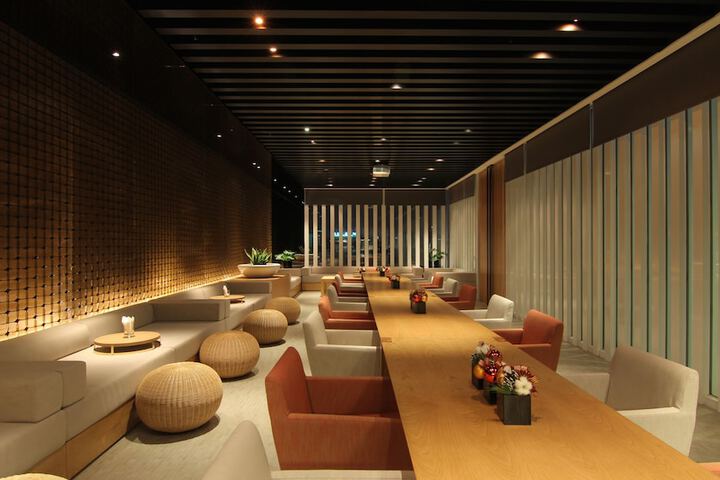 Lounge 41 of 50