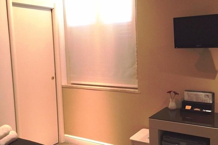 Room 4 of 33