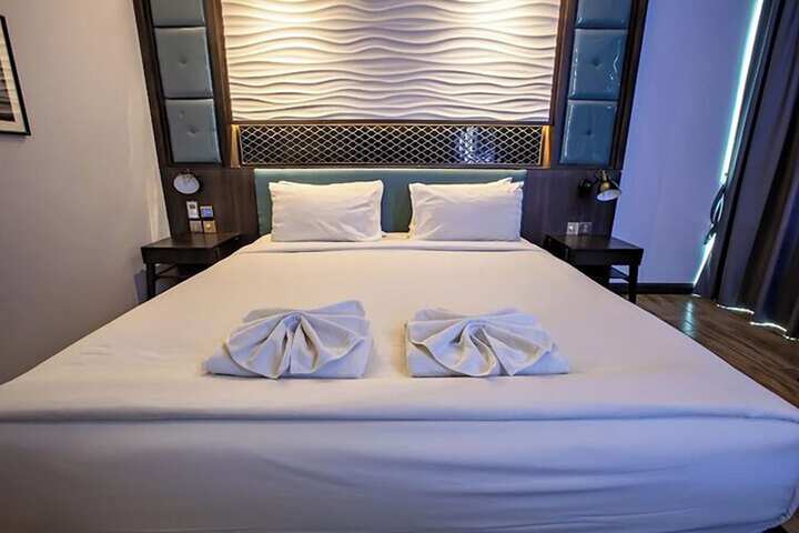 Room 9 of 31