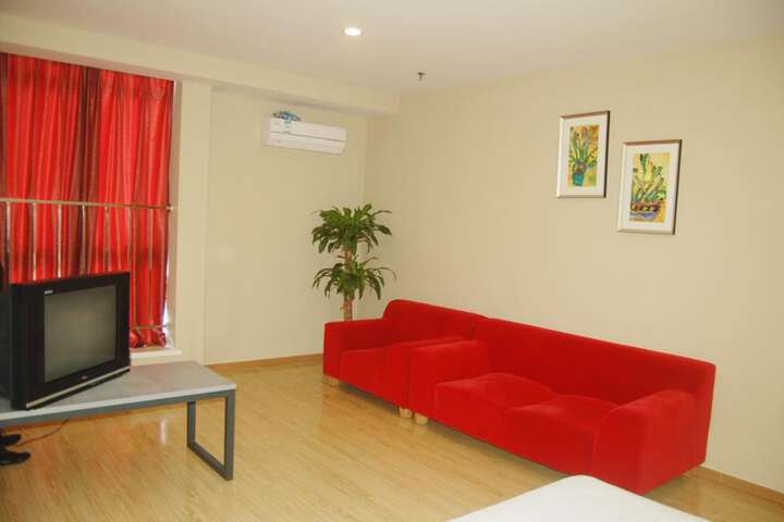 Room 4 of 25