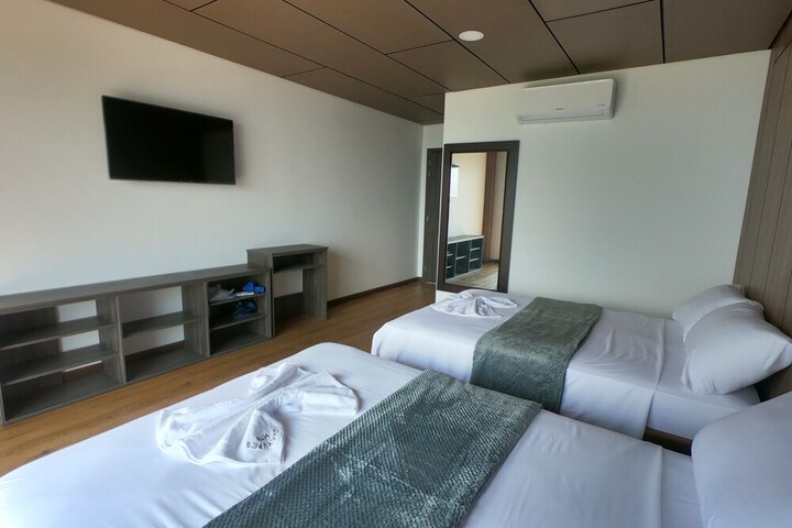 Room 3 of 41