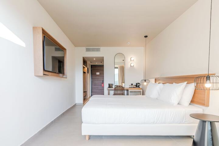 Room 44 of 160