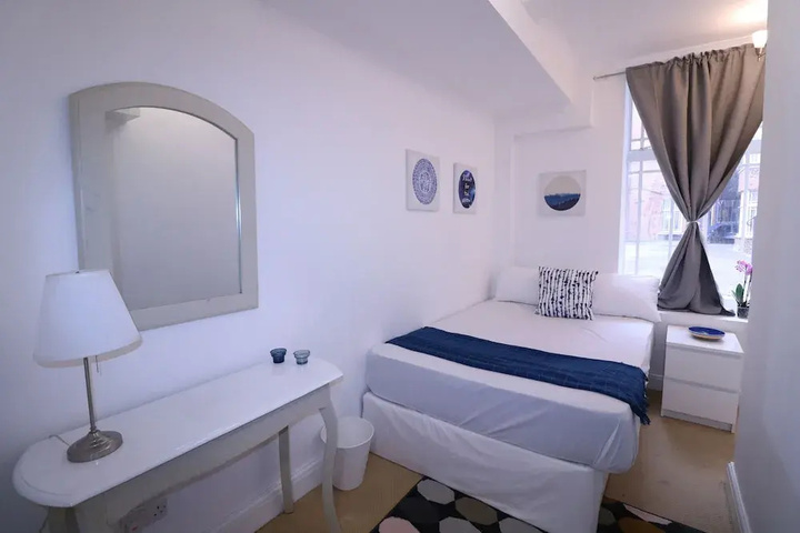 Room 17 of 48
