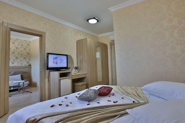 Room 6 of 19