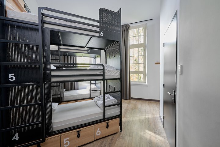 Room 33 of 71