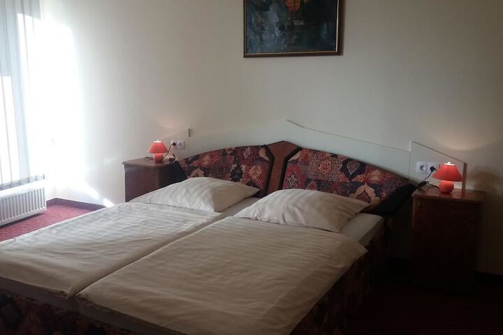 Room 7 of 38