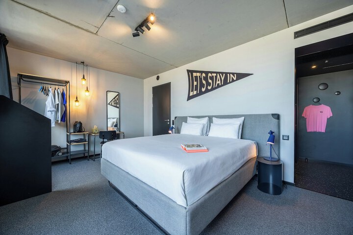 Room 60 of 146
