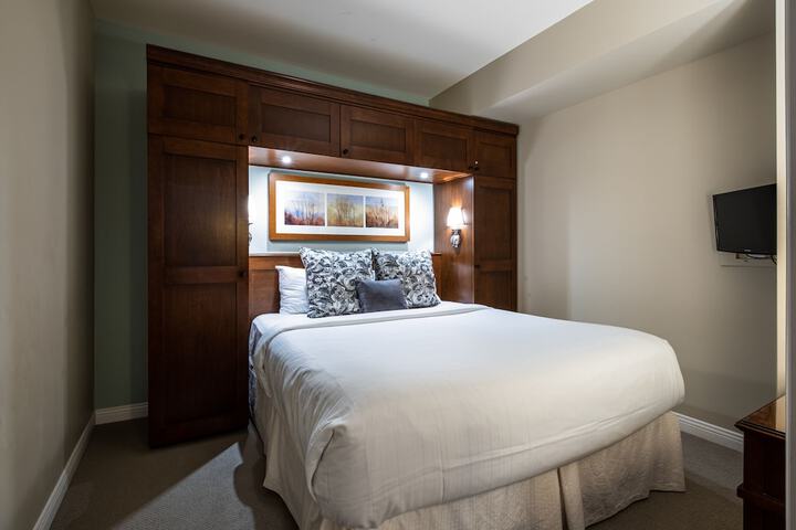 Suite King Size Bed (30 of 43)