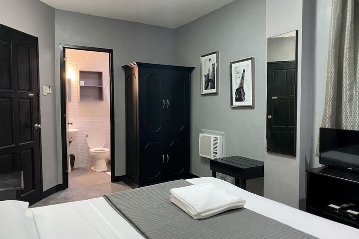 Room 15 of 32