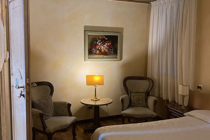 Room 16 of 72