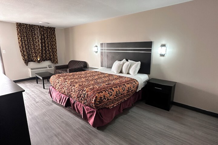 Room 4 of 9