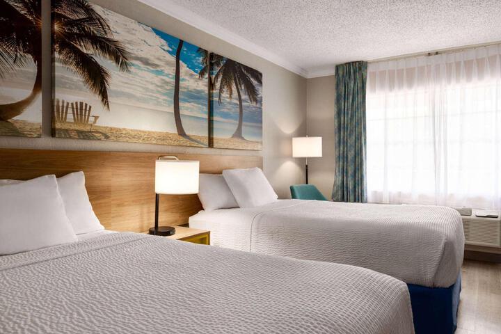 1 King Bed (4 of 5)