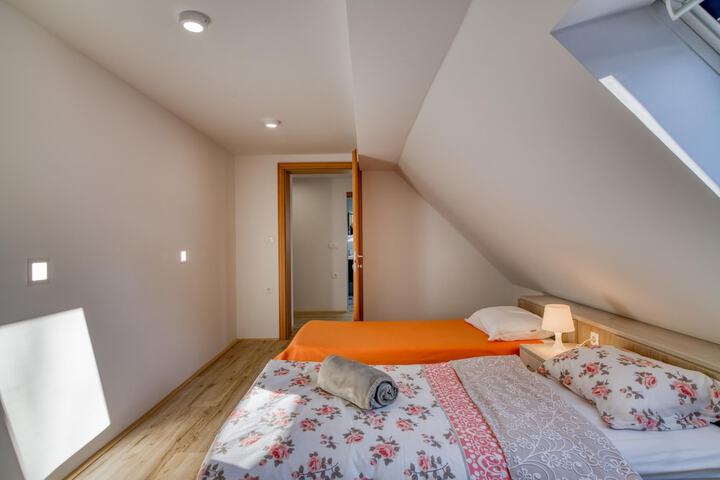 Room 4 of 37