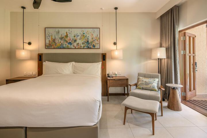 Room 13 of 221