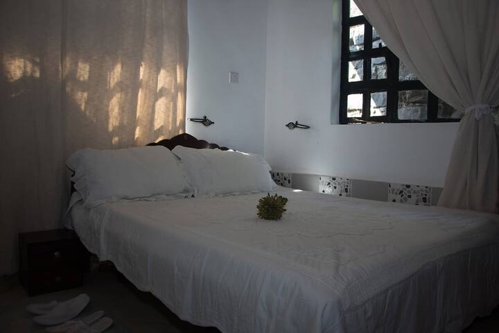 Room 2 of 27