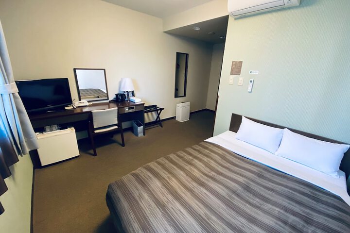 Room 5 of 33