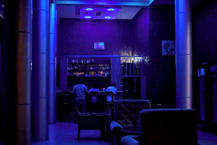 Lounge 13 of 19